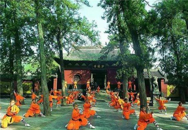 少林寺|少林寺年入香火钱上亿元，钱去了哪里？方丈释永信：我月薪700元