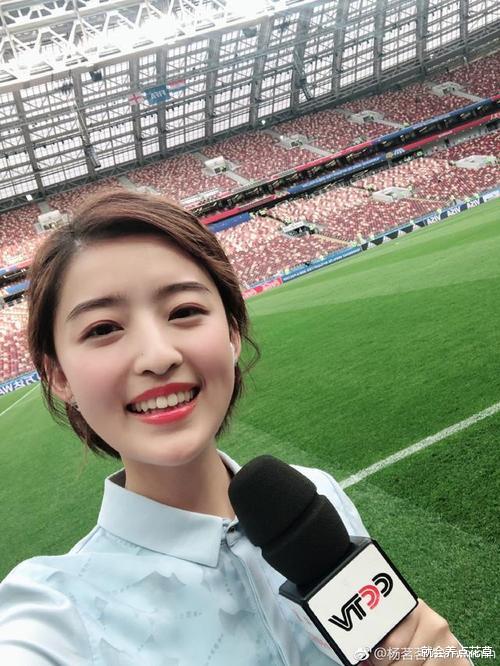 她曾是央视最美女主持,却因一顿饭自毁锦绣前程,如今已不为人知