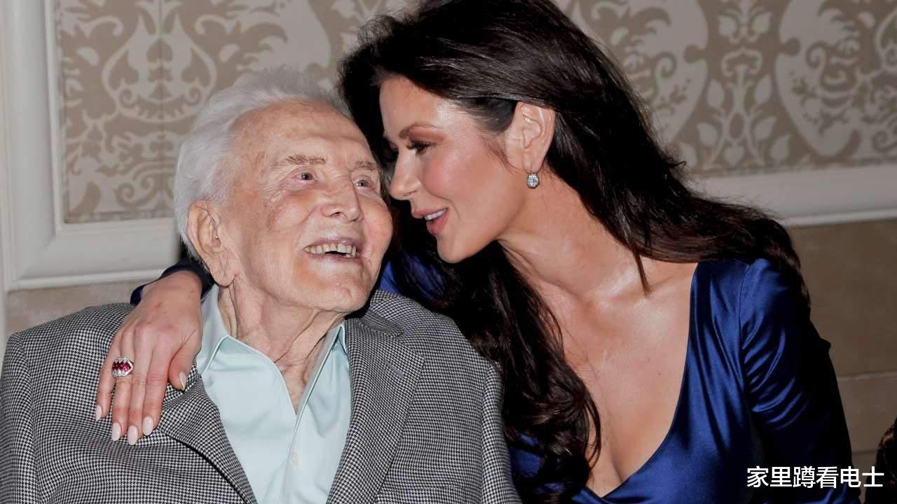 103歲道格拉斯去世10個月，兒媳澤塔瓊斯再寄哀思：每天想你-圖4