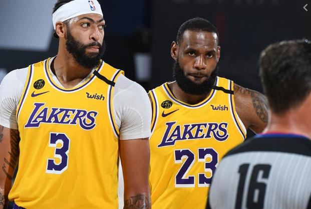 湖人队|湖人真正大哥！西决一分未得，赛后却教育两小弟，詹皇都要尊敬他