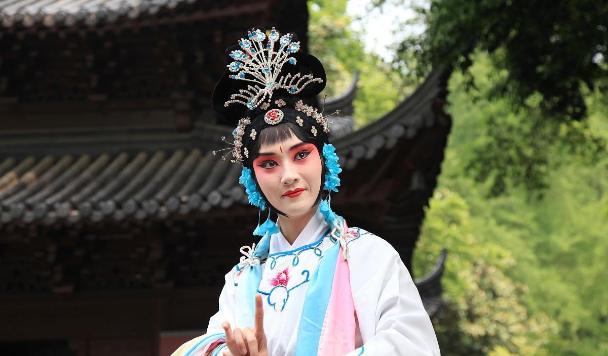 天蝎座|越老越“有魅力”的星座女，岁月给他们的不是苍老，而是风情