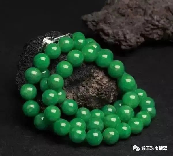 【翡翠】翡翠戴久了发黄?是什么原因?
