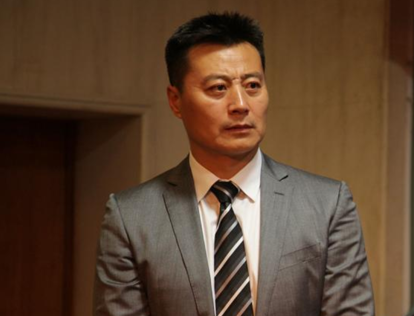 任程伟:“国剧一哥”任程伟,与妻子住地下室多年,如今苦尽甘来不忘初心