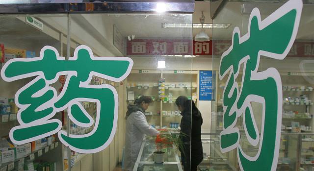 苹果|肝脏“变硬”后，晨起会有4种异常，若一个不占，肝功能还不错