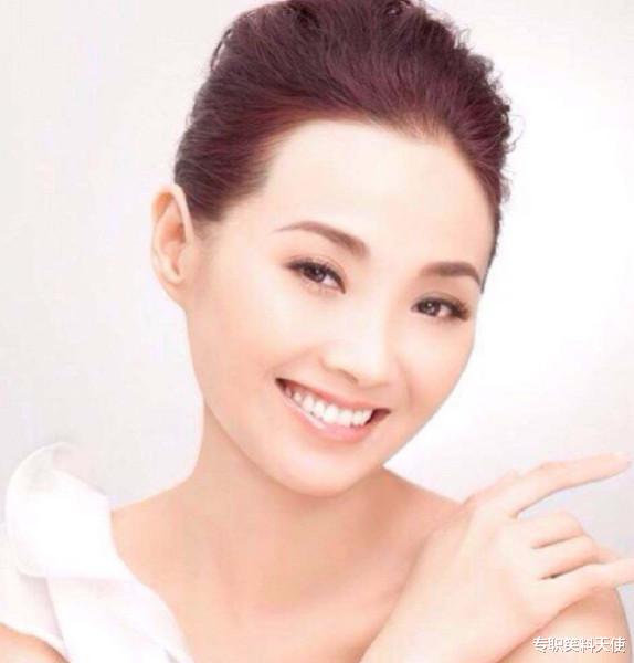 许秋怡|遭袁咏仪插足，错过张智霖，嫁给过气明星的许秋怡如今怎么样了