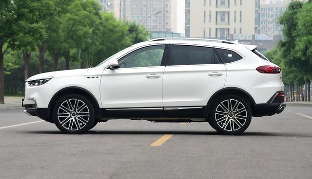 长安CS75|想买国产SUV,长安CS75 PLUS与瑞虎8,选谁最划算?