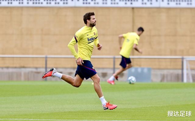 曼联▲西班牙26万确诊！政府4次延长紧急状态，巴萨却笑了：省下2.9亿