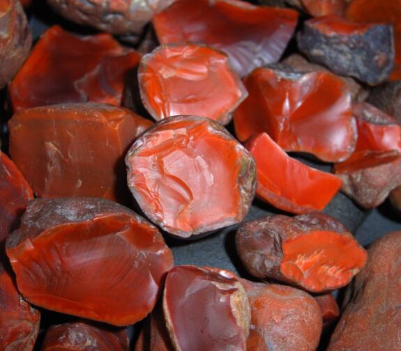 绿松石|黄金有价玉无价，这三种玉石克价超过黄金，价格动辄六位数往上