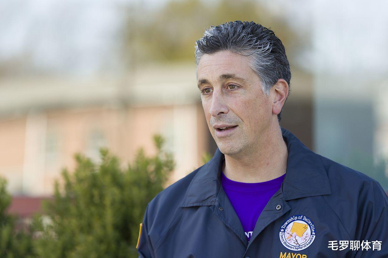 [美国]确诊117万，美国市长还中国清白，亲承感染新冠早于中国整整2个月