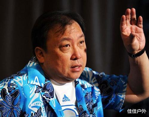 王晶|王晶女儿大胆穿着想进入娱乐圈，被网友调侃：父债女还？