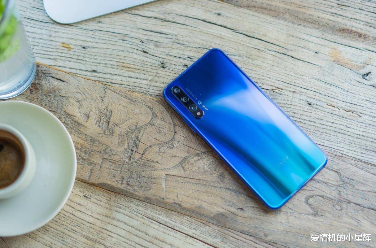 「华为荣耀」支持华为也别瞎买，预算1500就从这三款中选，高配低价买完不吃亏