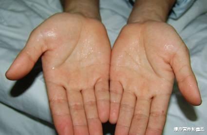 衰老|爱出汗，说明心脏在“求救”？爱出汗和不爱出汗，哪种人身体棒？