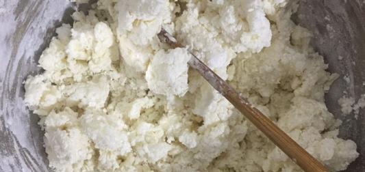 『油炸糕』油炸糕最简单的做法,不发面不饧面,3分钟学会,个个空心鼓大泡