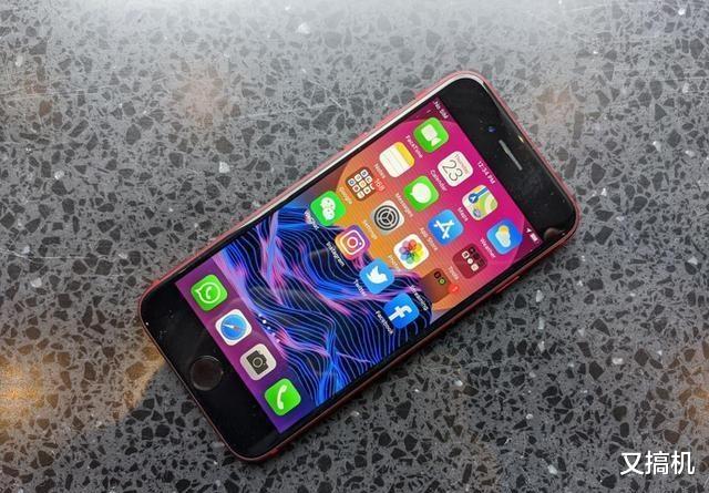 iPhone SE|国庆换机指南:2020款iPhone SE和小米10怎么选,谁香?