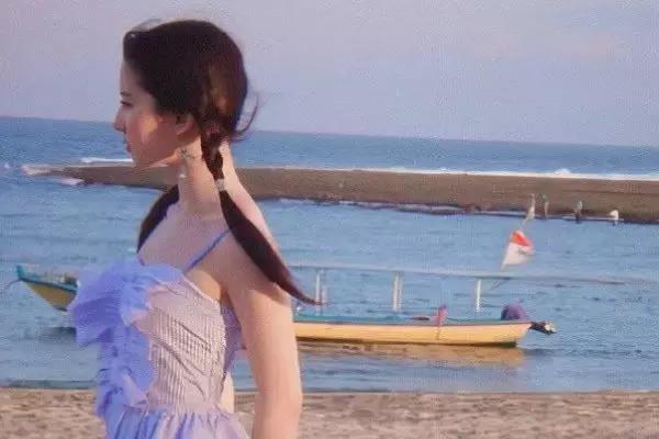 小龙女|她饰演“小龙女”爆红，28岁抛弃交往3年男友，今32岁成大龄剩女