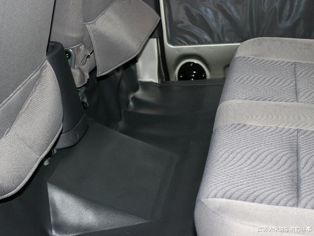 『五菱之光』五菱之光:我不针对任何车,只是赶时间!