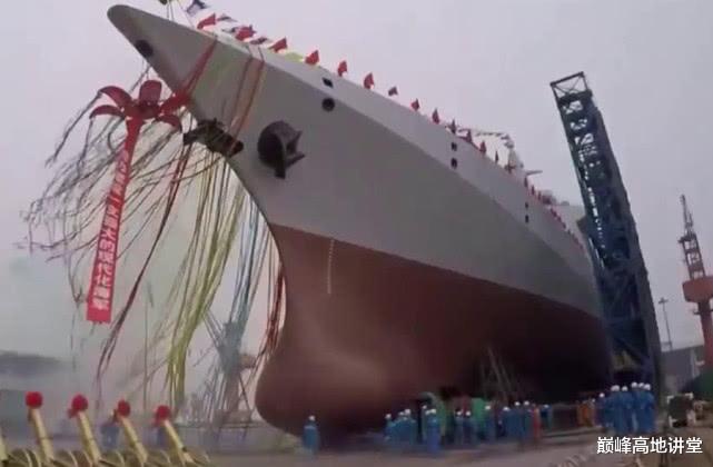舰艇■江南造船立新功！航母脉动生产装置下水，分段重量可达三万多吨