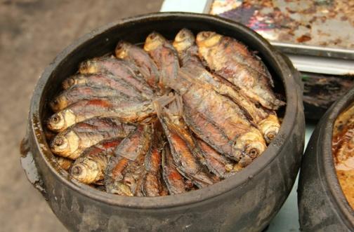 ##巷子深处20多口锅排成排，路人好奇围观，我走近一看直接买了5锅