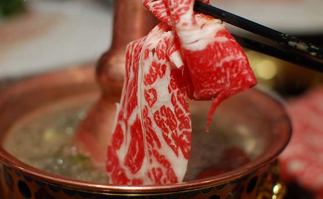 牛肉|同样是牛肉,为什么老外吃一块牛排就饱,而中国人吃一大盆都嫌少