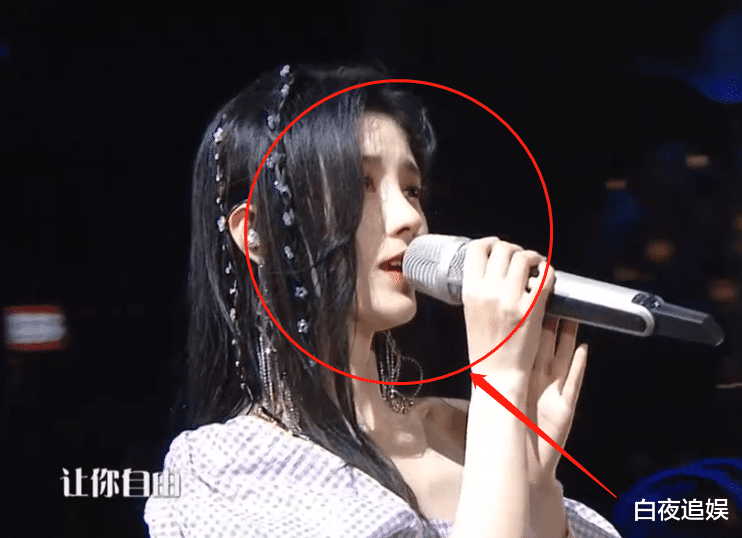 鞠婧祎▲都说618晚会是“死亡打光”,镜头对着鞠婧祎,颜值是认真的吗?