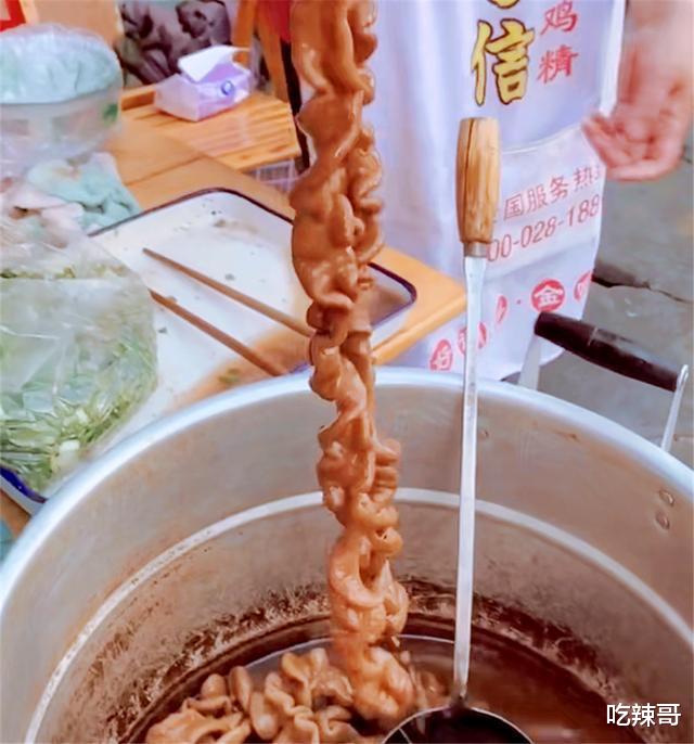 肥肠■夫妻二人摆摊卖小吃,18年只卖这1种,每天只卖1个小时