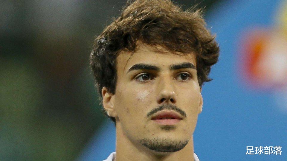 「皇家马德里」又一巴西天才被皇马看中！高层透露转会进展，巴萨也加入争夺战