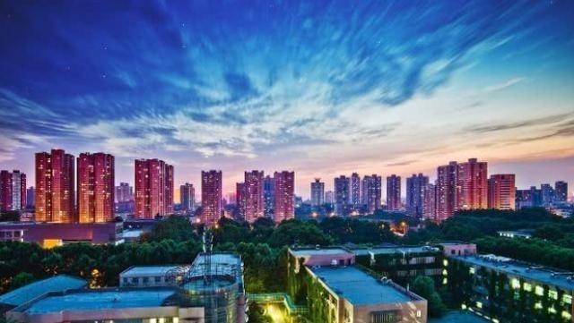 旅行|中国“不宜居”城市，工资低房价却很离谱，网友：单纯旅游就行了