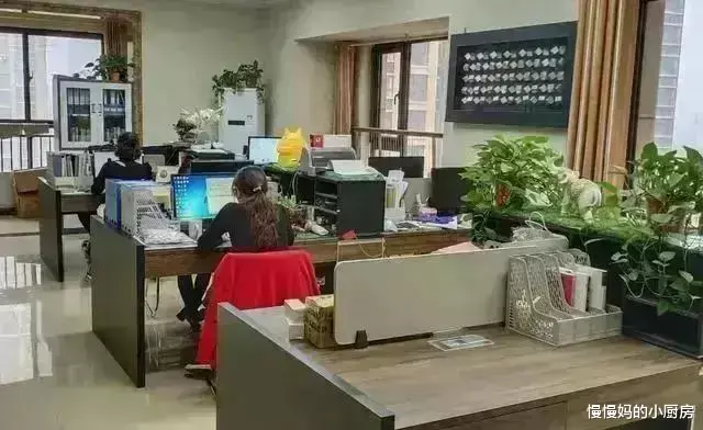 阿里巴巴|“阿里员工吐槽：允许3。25转岗，开放透明这波操作挺人性，有那味了”