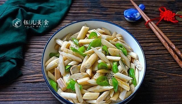 韭菜|晒晒我家招待亲戚的午餐,4素2荤吃得很尽兴,网友却嫌弃没硬菜