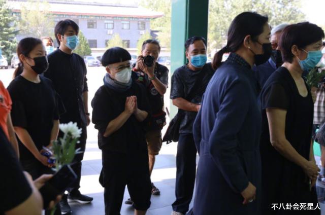 央视|央视名嘴现身沈力葬礼：倪萍敬一丹很低调，李瑞英钻石高跟鞋抢眼