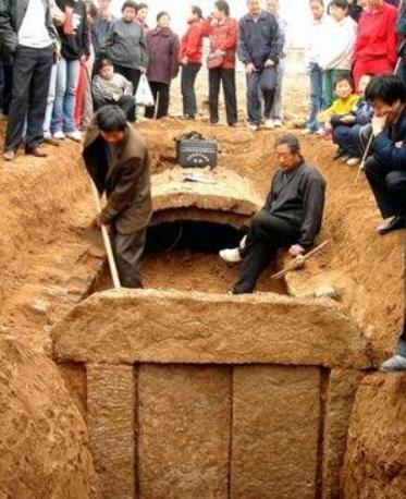 古墓|千年古墓发现蓝色人骨,考古专家重大发现,揭开人类谜团