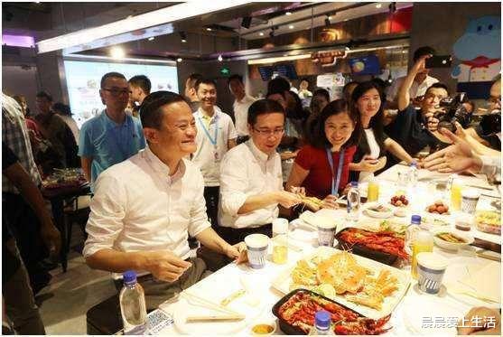 阿里巴巴|看看网易的食堂，再看看阿里巴巴，网友们不淡定了：差距太明显！