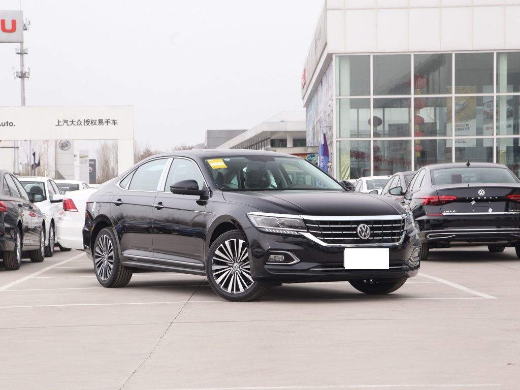 大众帕萨特■2020款帕萨特来了,油耗5.6升,问下价格,?雅阁还怎么卖