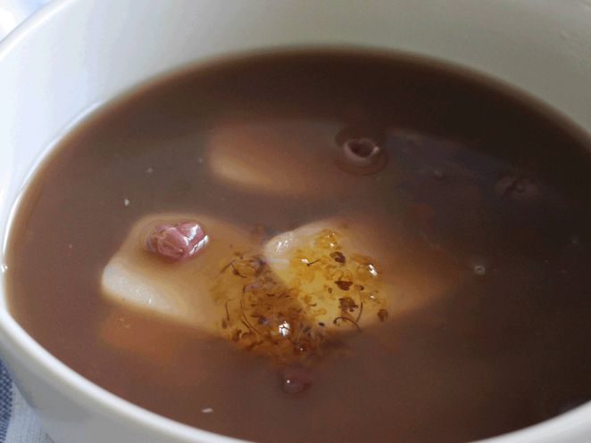 「红豆」“穷人的阿胶”就是它，隔天喝一碗，补铁淡雀斑，气血足了，小脸白皙