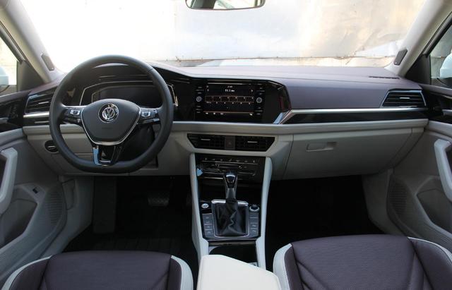 本田艾力绅|手里有15万，买低配奥迪A3还是顶配大众速腾？别再纠结了