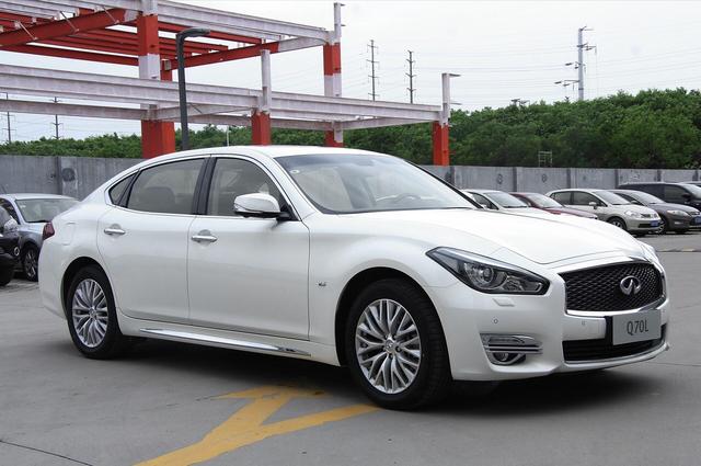 豪华轿车|被冷落的豪华轿车，猛降15万，2.0T加速仅6秒，车内噪音接近零！