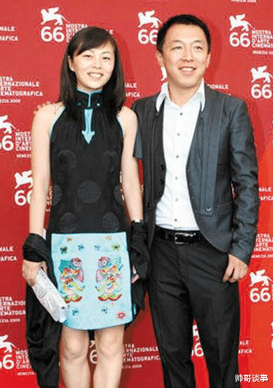 黄渤|46岁黄渤老婆照片曝光，原来是熟悉的她，难怪“看不上”林志玲