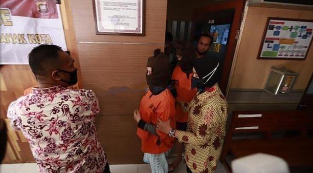 女孩|女孩因没钱上网公开“出售”自己，结果她和2名涉案男子都被抓