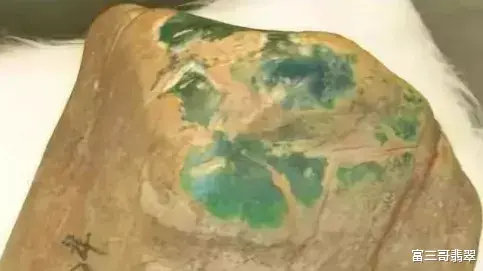 钱币|玩翡翠赌石，一定要知道怎么看“油性”，行家解密