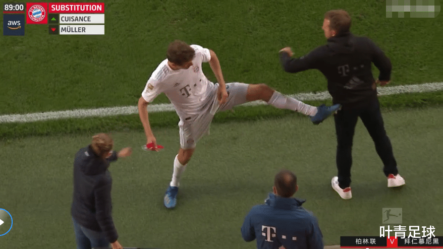 拜仁慕尼黑■真二娃！拜仁有趣一幕：2-0领先，穆勒离场时抬脚踹主帅