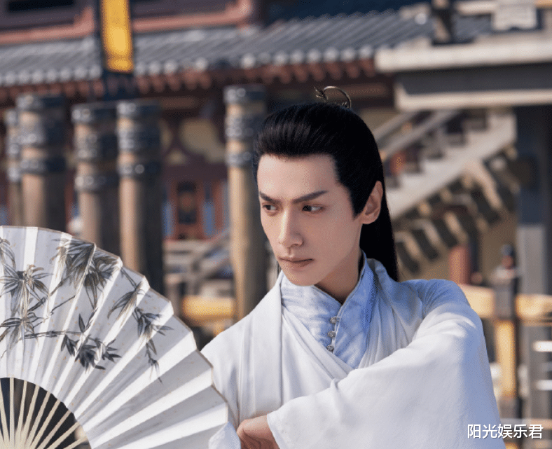 罗云熙@罗云熙新古装剧官宣，原以为女主够美了，看到女二后瞬间变心！