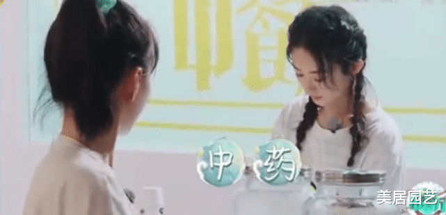 中餐厅|赵丽颖在《中餐厅》为啥老是把外套系在腰上?原因很无奈,女生都懂