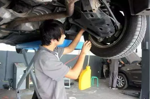 为什么很多4S店和汽修厂都不建议换刹车油? 修车师傅说出了真相!