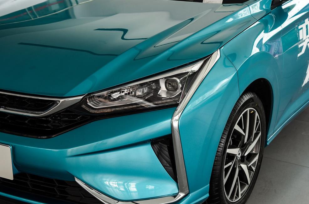 「新车」国产再添“新颜兽”新车比思域还时尚，配名牌1.5T+LED，仅8万起