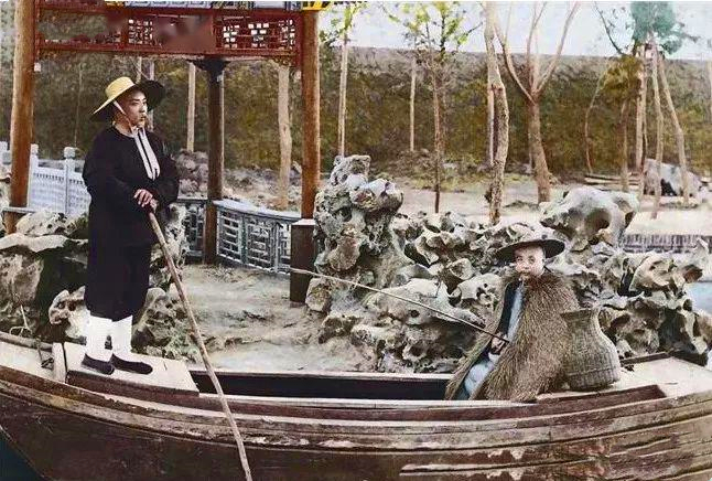 晚清|晚清“彩色”罕见照：浸满了历史感，图5陪哥哥在老家钓鱼的袁世凯