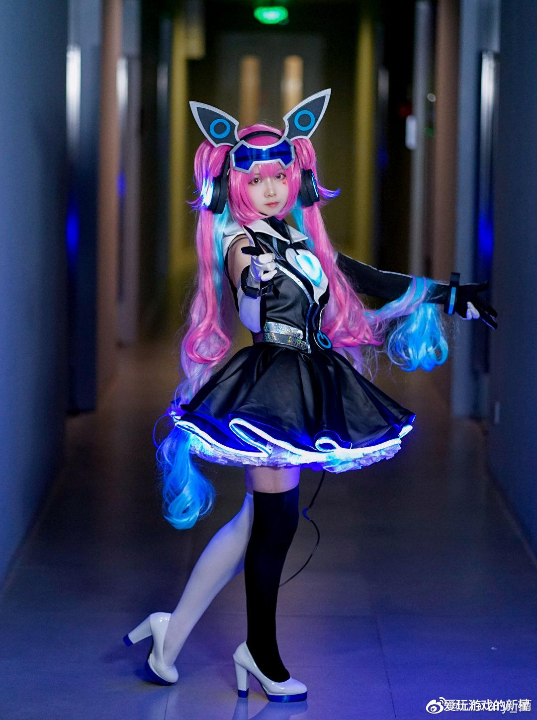 王者荣耀|王者荣耀:安琪拉cosplay,“知识就是力量”