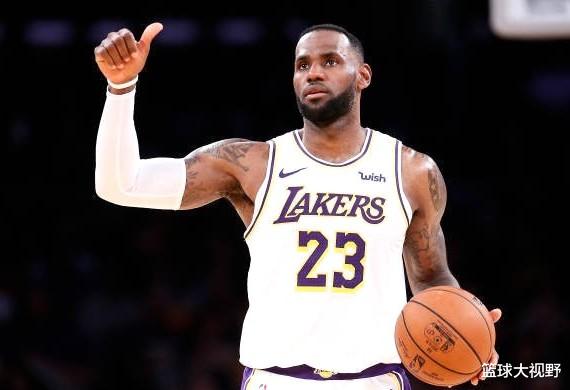 勒布朗·詹姆斯|湖人落后4分!詹姆斯使出“库里式”投篮!防守者绝望了