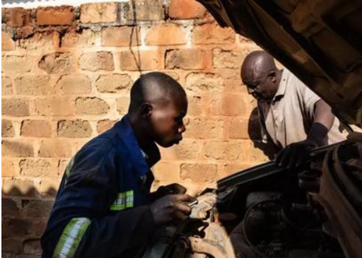 丰田汉兰达|每辆特斯拉的背后，都可能滴着刚果儿童的泪水