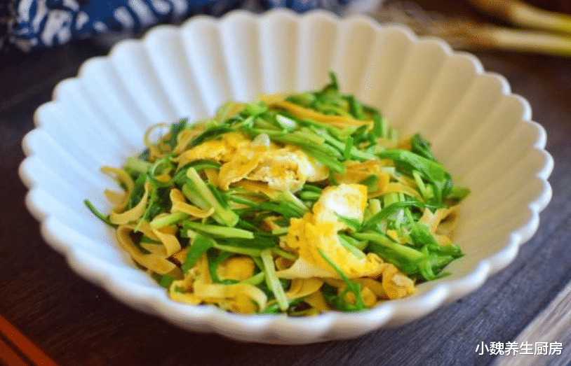 蒜苗|夏天,宁可少吃猪肉,也要多吃此菜,简单易学,鲜香还入味