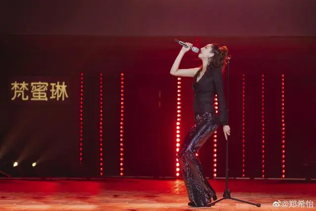 「郑希怡」从陈松伶到郑希怡，就算不混内地圈，香港女艺人怼起人来也很厉害